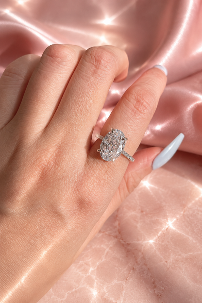 Odéssa S925 Silver Hidden Halo Oval Ring
