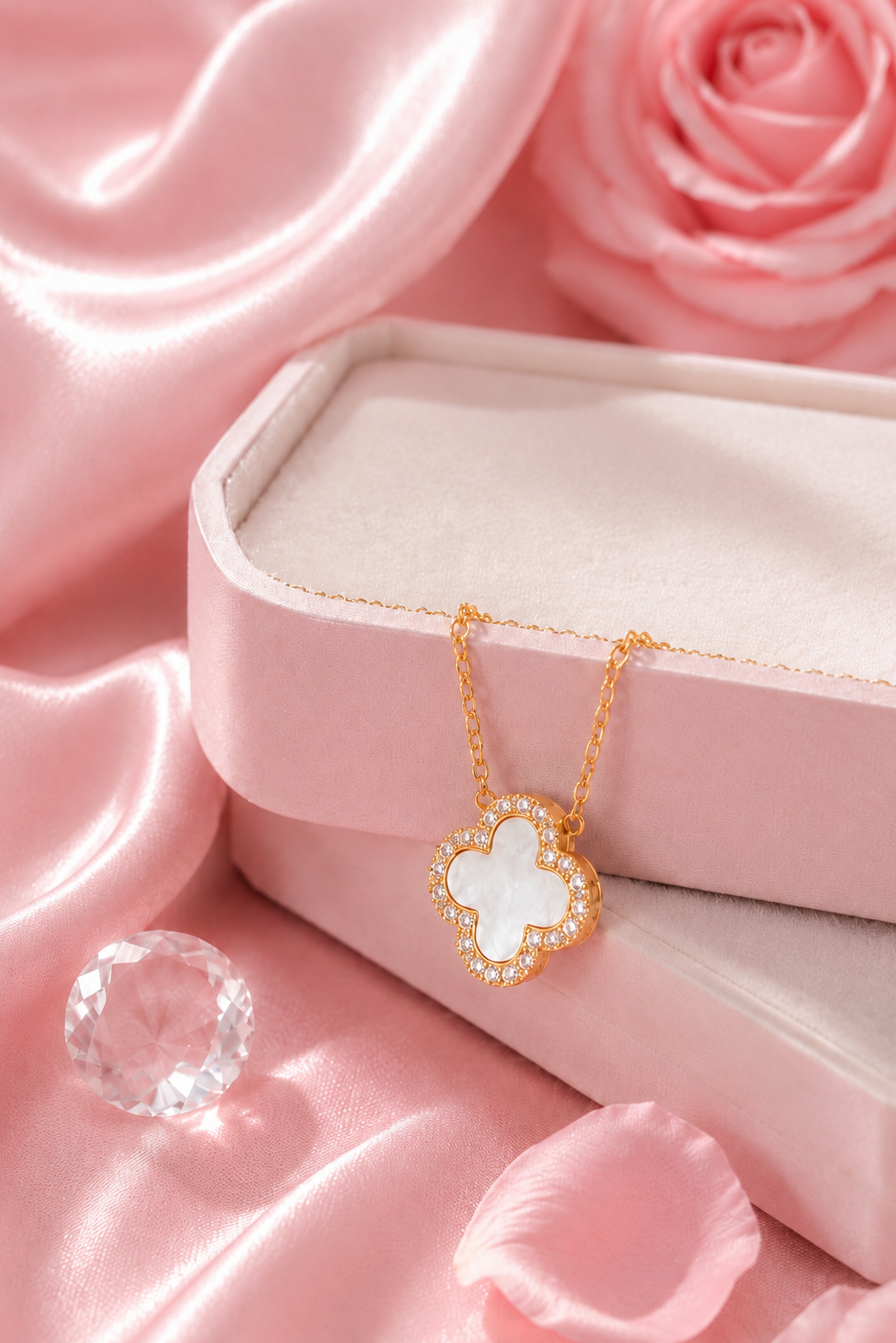 Atèlier 14k Gold White Jade Clover Necklace