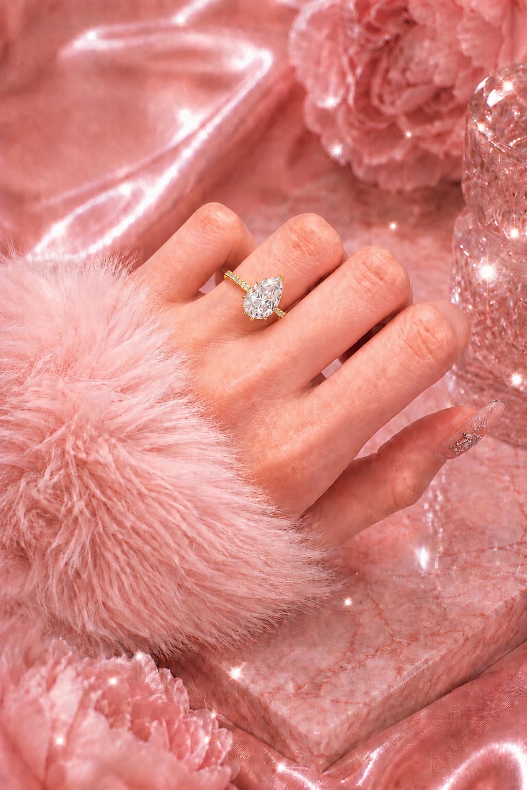 Ophélia 14k Gold Hidden Halo Pear Cut Ring