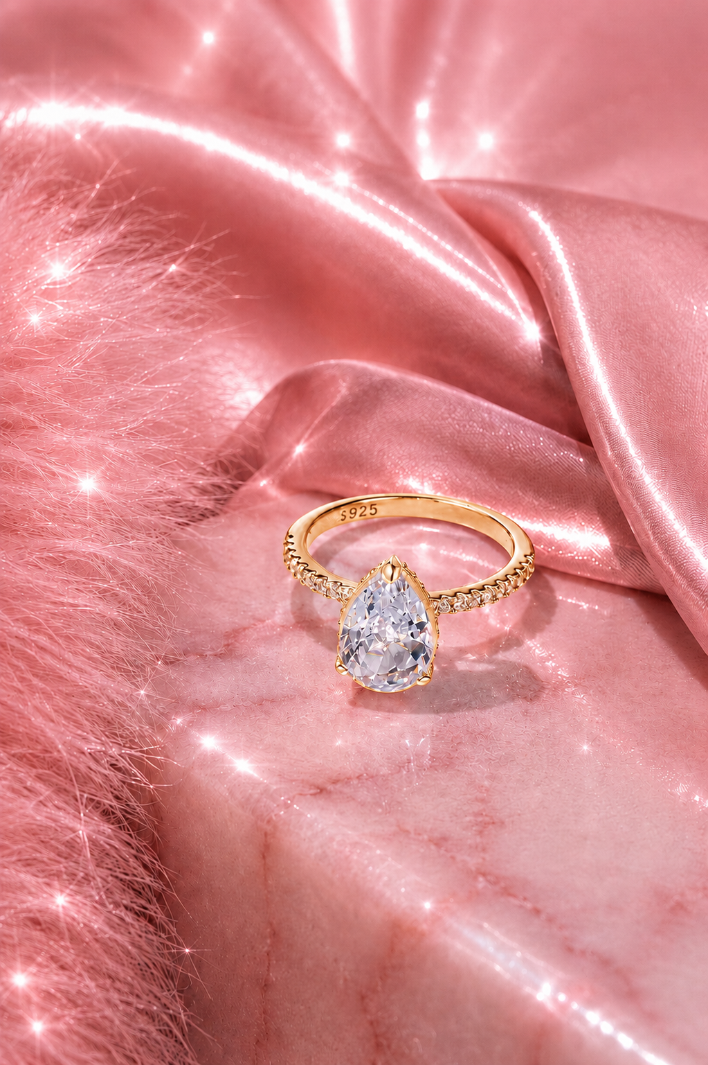 Ophélia 14k Gold Hidden Halo Pear Cut Ring