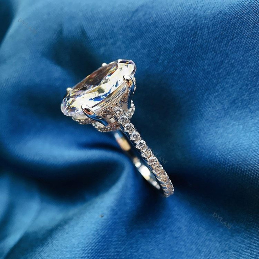 Odessa Oval Ring